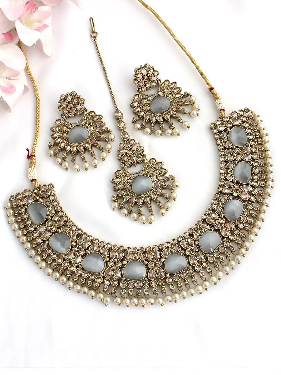 Antra Bib Necklace Set