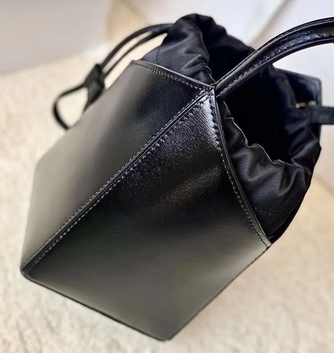 gv Mini Cut Out Bucket Bag Black For Women, Handbags, Shoulder Bags 6.3in/16cm GVC BB50NRB1GV-001